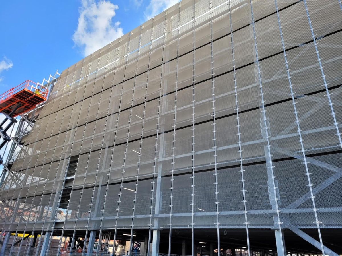 Πολυώροφος χώρος στάθμευσης αυτοκινήτων στο Μπλάκπουλ